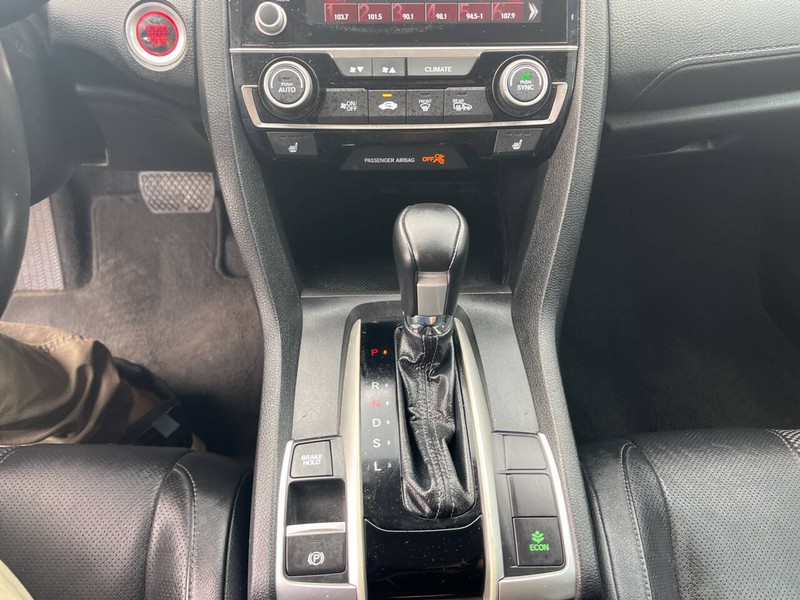 Honda Civic Sedan Vehicle Image 12