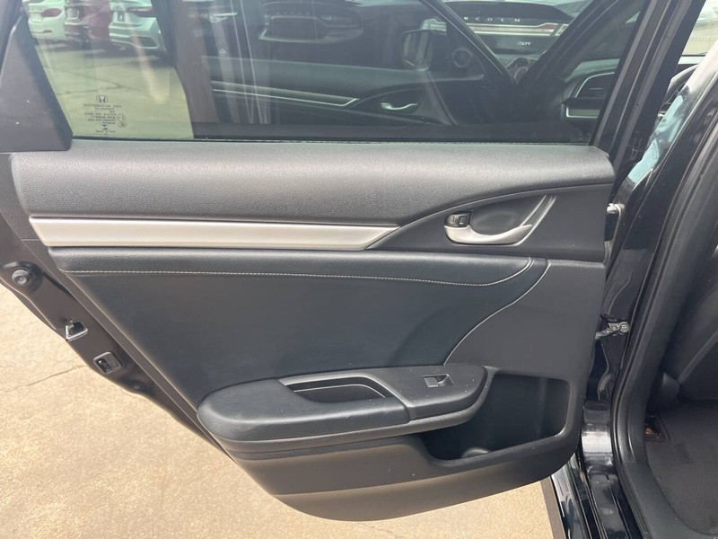 Honda Civic Sedan Vehicle Image 13