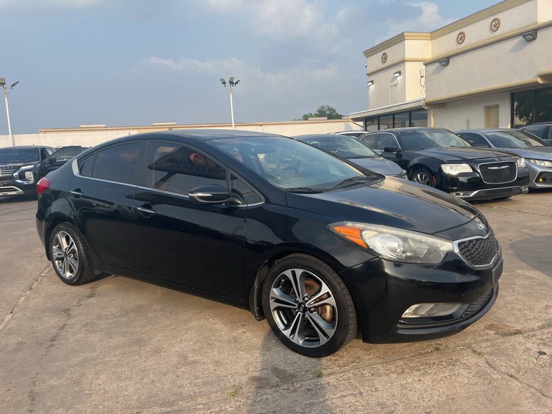 Kia Forte Vehicle Image 02