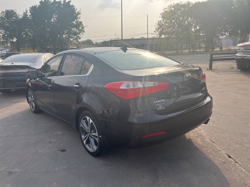 Kia Forte Vehicle Image 04