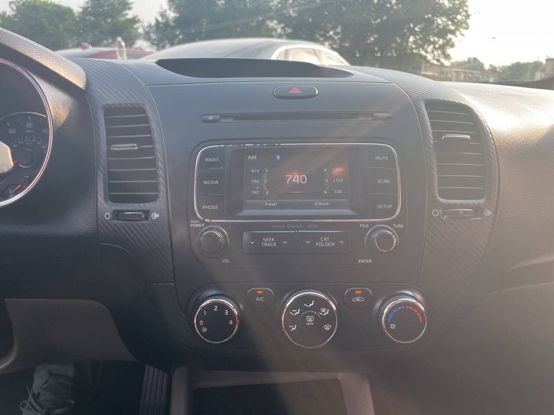 Kia Forte Vehicle Image 07