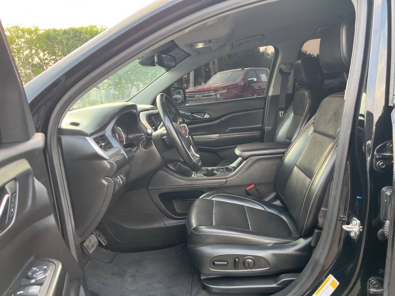 GMC Acadia Vehicle Image 10