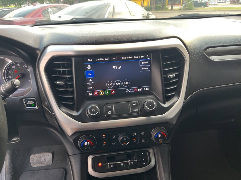 GMC Acadia Vehicle Image 14