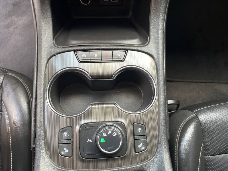 GMC Acadia Vehicle Image 15