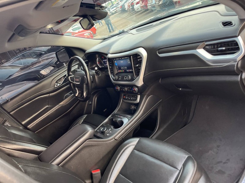 GMC Acadia Vehicle Image 22