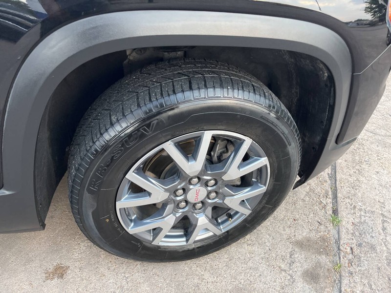 GMC Acadia Vehicle Image 23