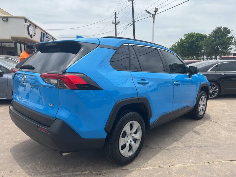 Toyota RAV4 Vehicle Image 04