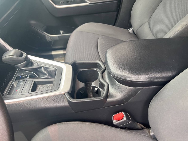 Toyota RAV4 Vehicle Image 11
