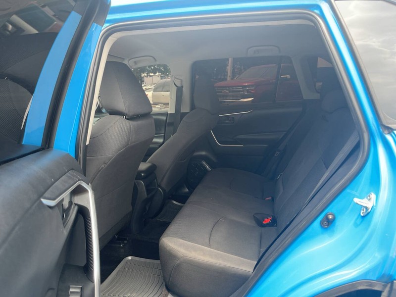 Toyota RAV4 Vehicle Image 14
