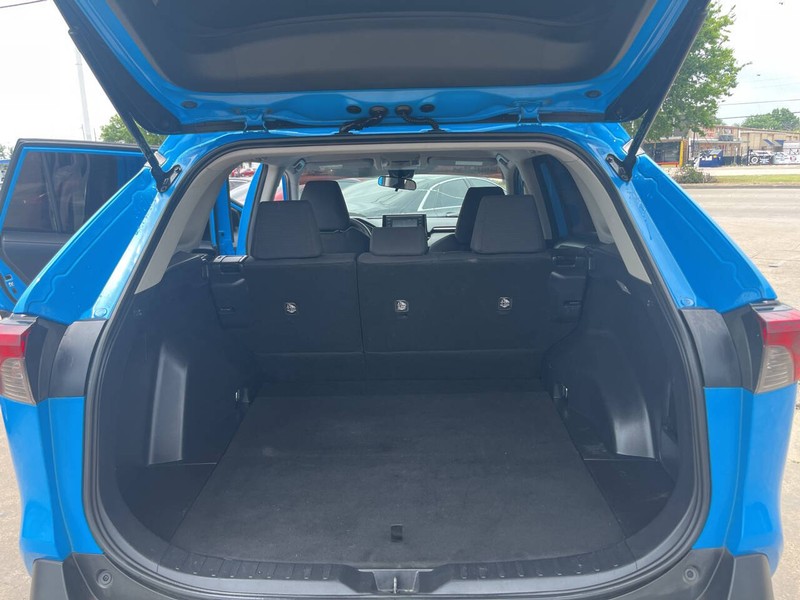 Toyota RAV4 Vehicle Image 15