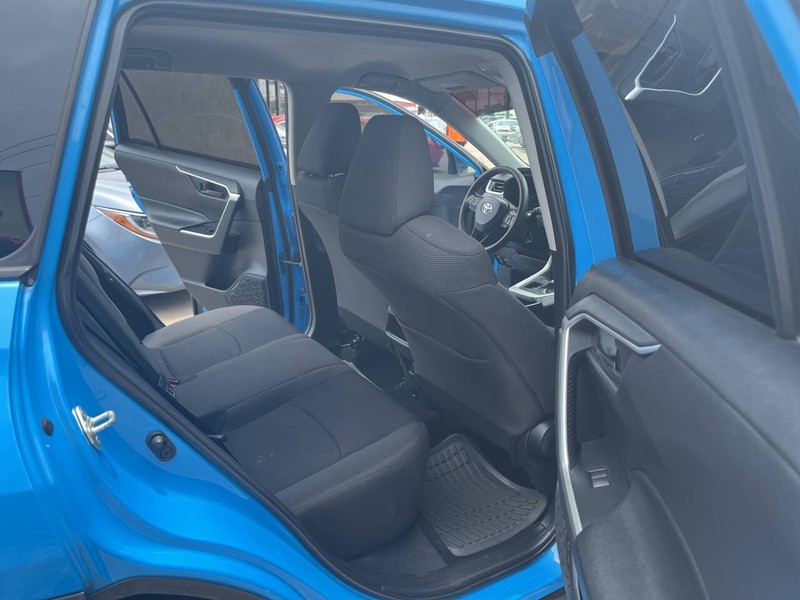 Toyota RAV4 Vehicle Image 16
