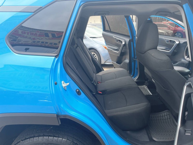 Toyota RAV4 Vehicle Image 17