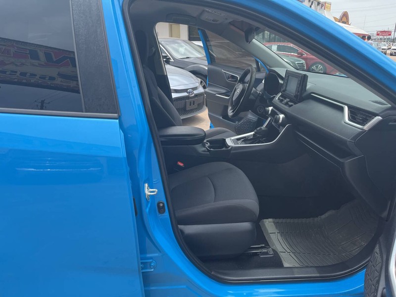 Toyota RAV4 Vehicle Image 18