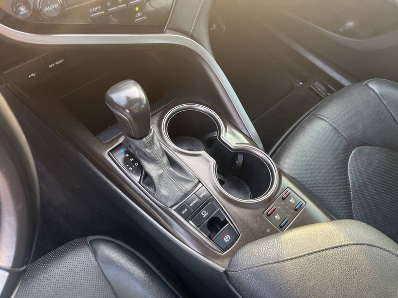 Toyota Camry Vehicle Image 16