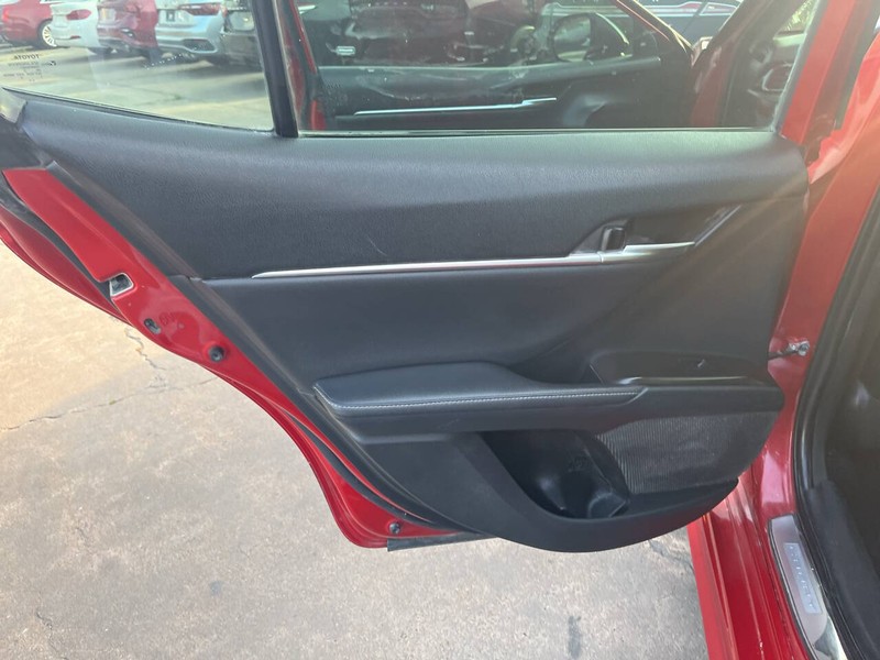 Toyota Camry Vehicle Image 17