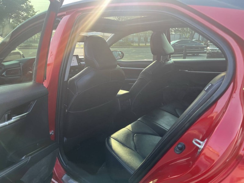 Toyota Camry Vehicle Image 18