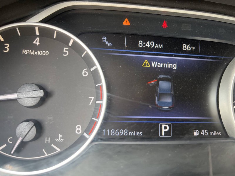Nissan Maxima Vehicle Image 11