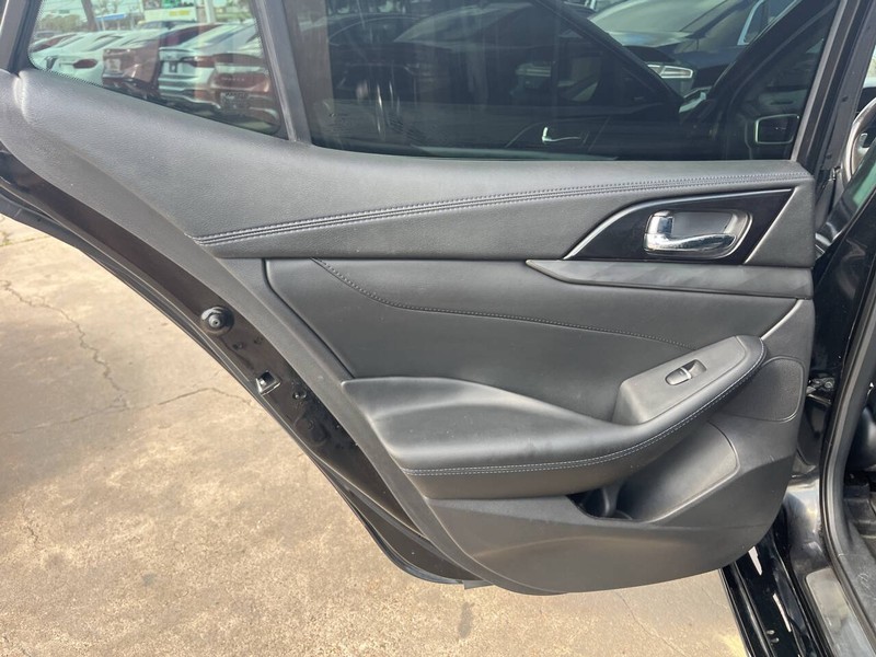 Nissan Maxima Vehicle Image 19