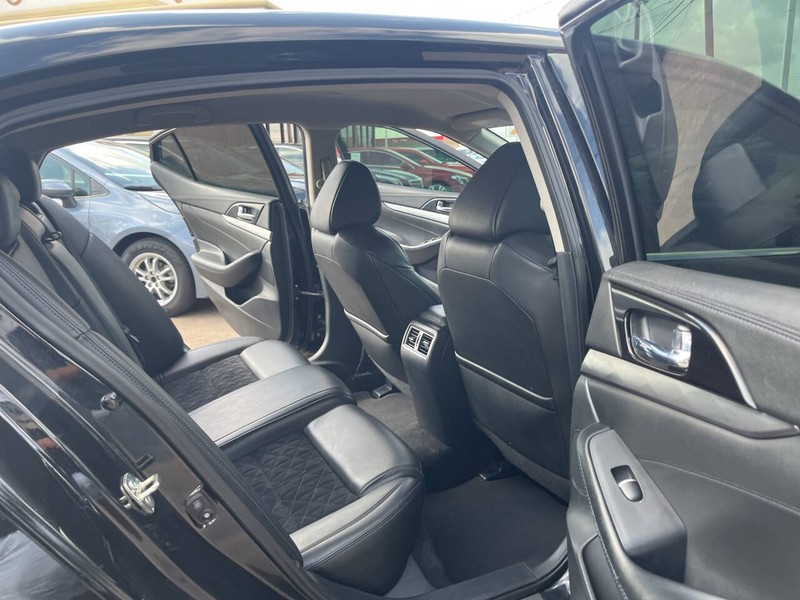Nissan Maxima Vehicle Image 26