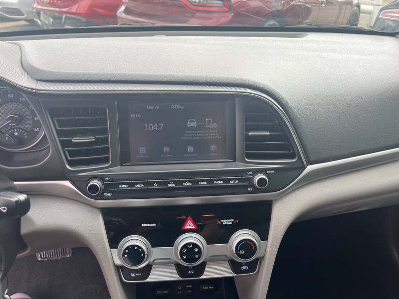 Hyundai Elantra Vehicle Image 10