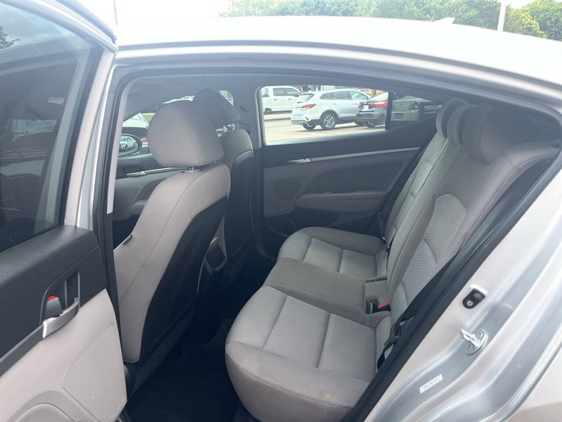 Hyundai Elantra Vehicle Image 15