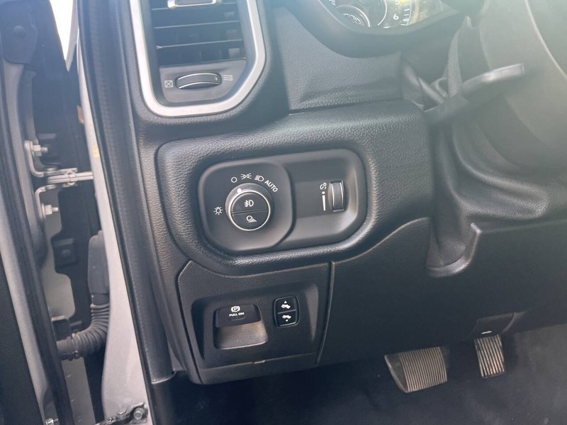 Ram 1500 Vehicle Image 11