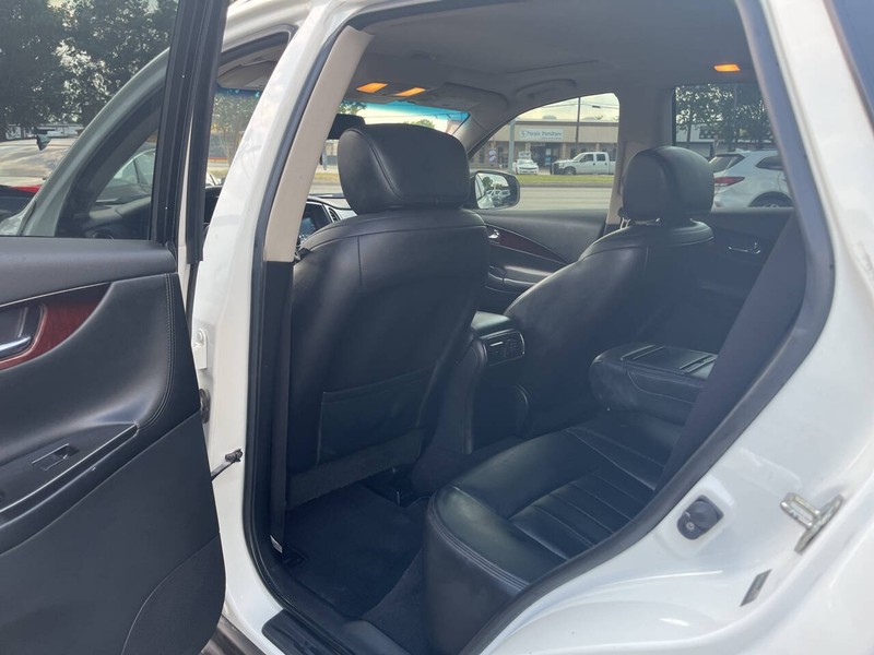 INFINITI QX50 Vehicle Image 15