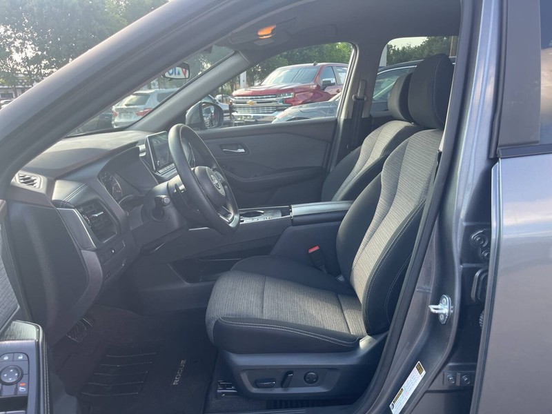Nissan Rogue Vehicle Image 08