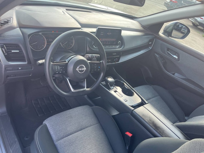 Nissan Rogue Vehicle Image 09