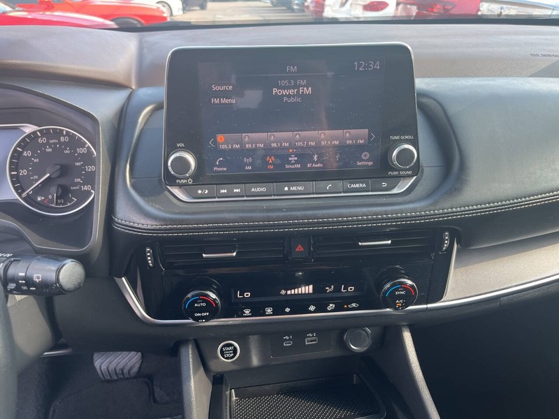 Nissan Rogue Vehicle Image 13