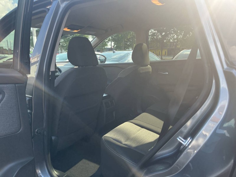 Nissan Rogue Vehicle Image 15