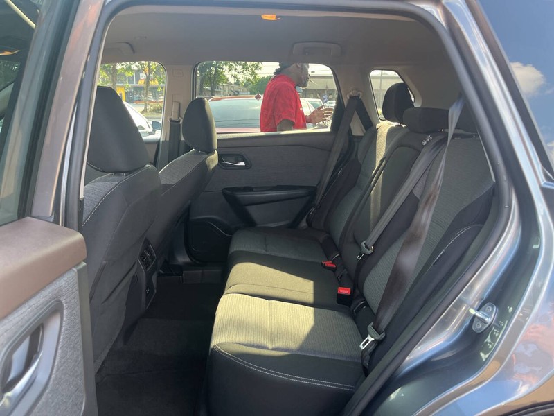 Nissan Rogue Vehicle Image 17