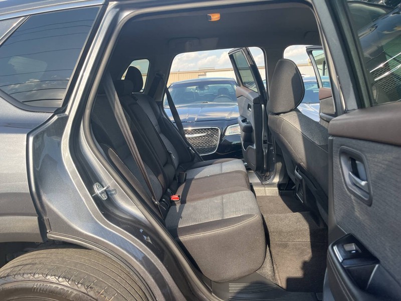 Nissan Rogue Vehicle Image 20