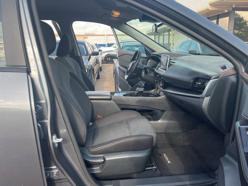 Nissan Rogue Vehicle Image 21