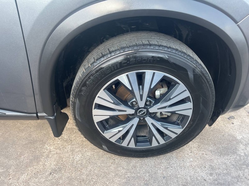 Nissan Rogue Vehicle Image 23