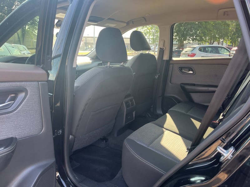 Nissan Rogue Vehicle Image 16