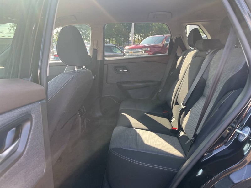 Nissan Rogue Vehicle Image 17