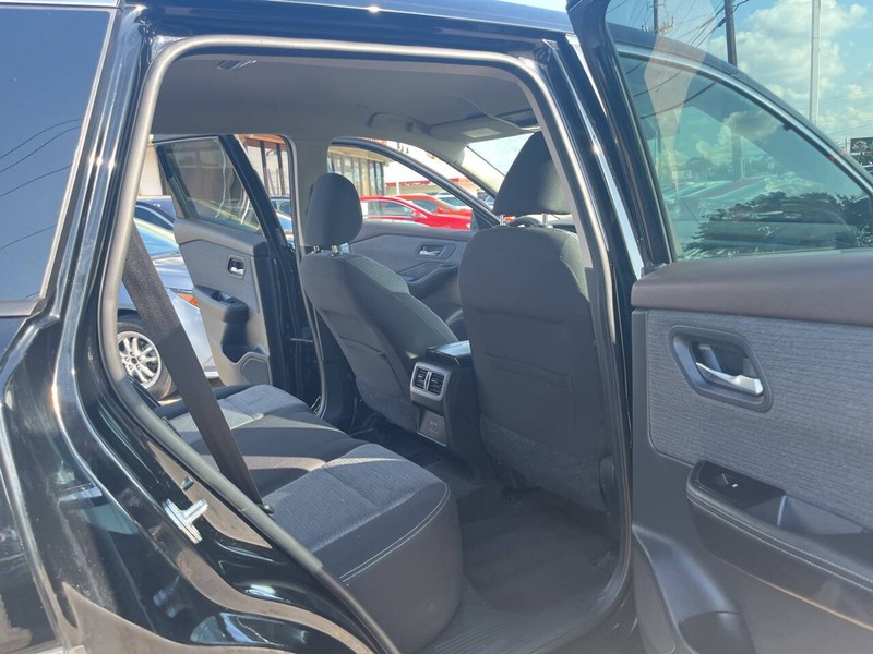 Nissan Rogue Vehicle Image 18