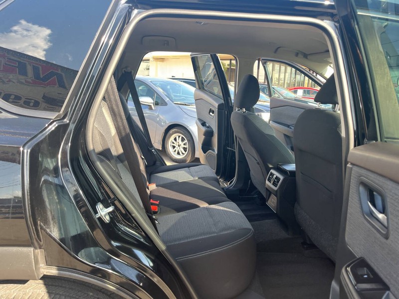Nissan Rogue Vehicle Image 19