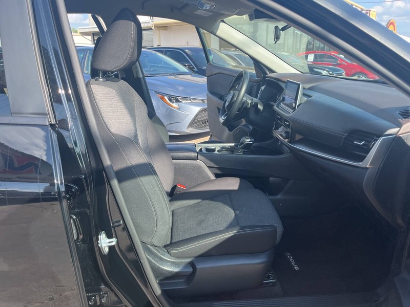 Nissan Rogue Vehicle Image 20