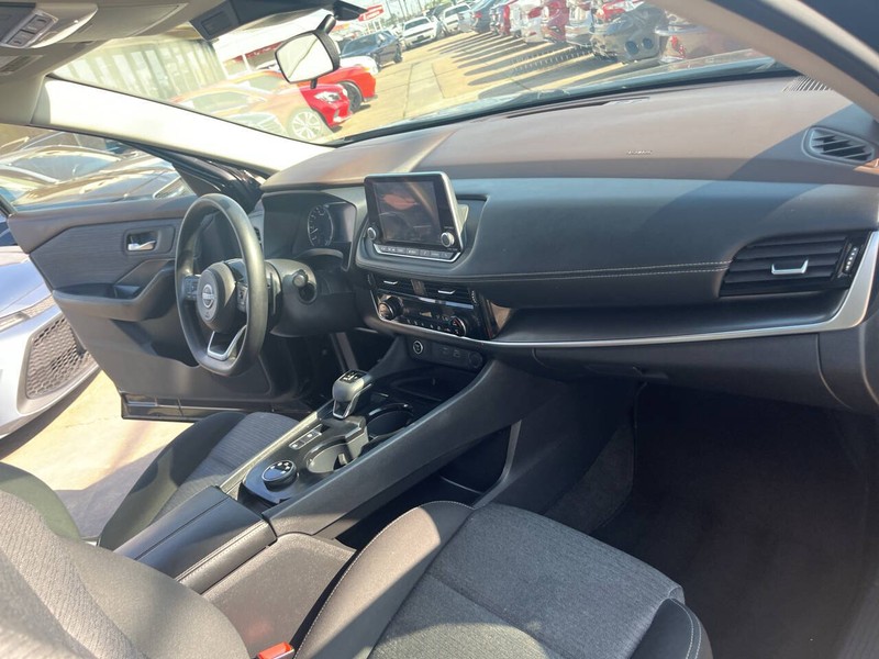 Nissan Rogue Vehicle Image 21