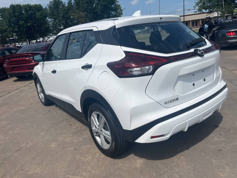 Nissan Kicks Vehicle Image 04