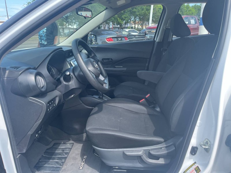 Nissan Kicks Vehicle Image 06