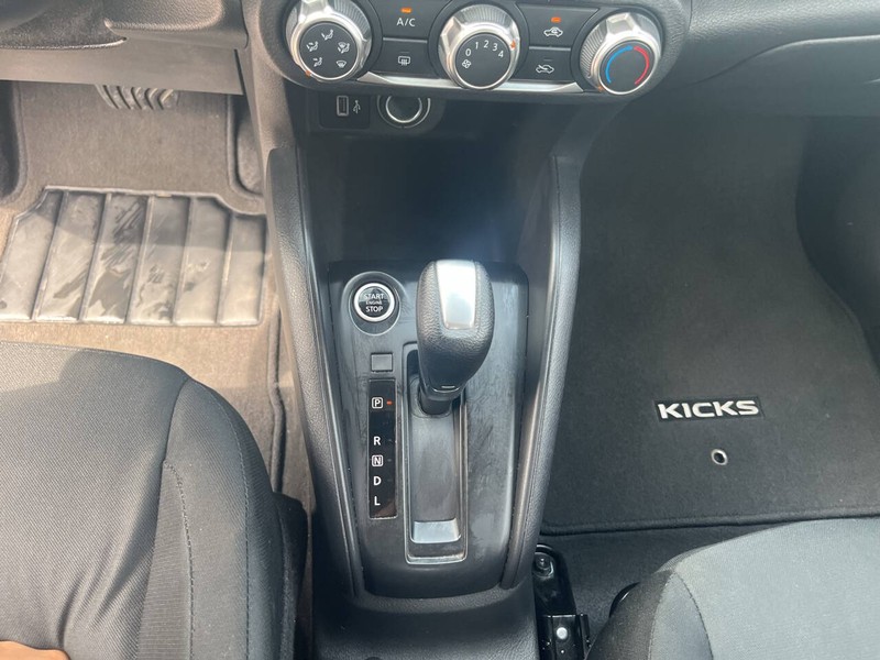 Nissan Kicks Vehicle Image 08