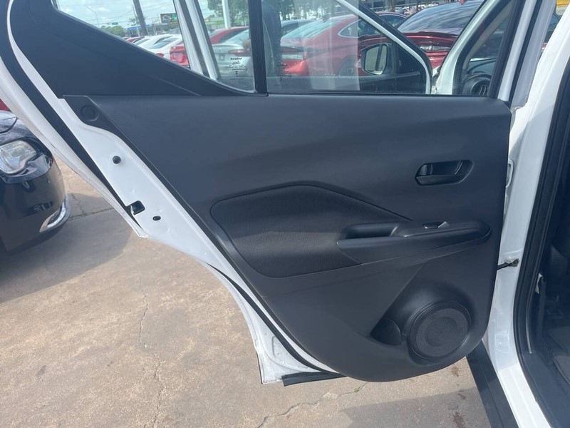 Nissan Kicks Vehicle Image 10