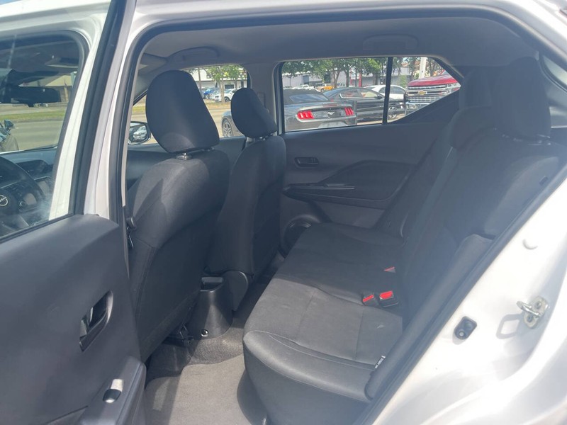 Nissan Kicks Vehicle Image 12
