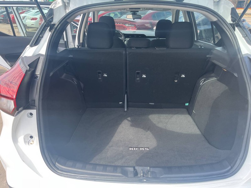 Nissan Kicks Vehicle Image 13