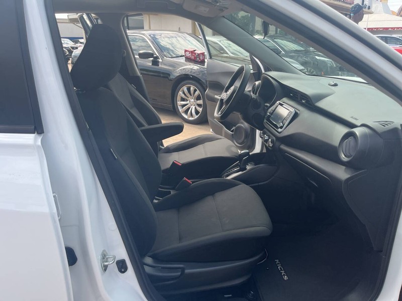 Nissan Kicks Vehicle Image 15