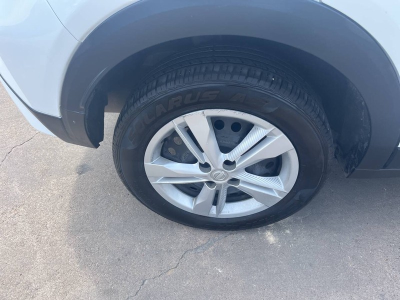 Nissan Kicks Vehicle Image 16