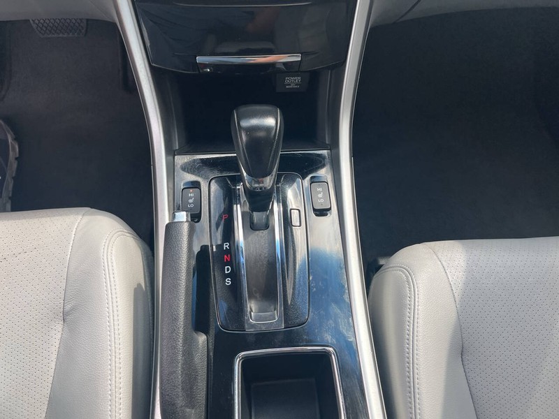 Honda Accord Sedan Vehicle Image 12